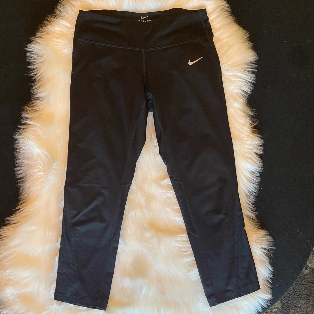 Women’s Black Nike Pro Capri Leggings Size Small